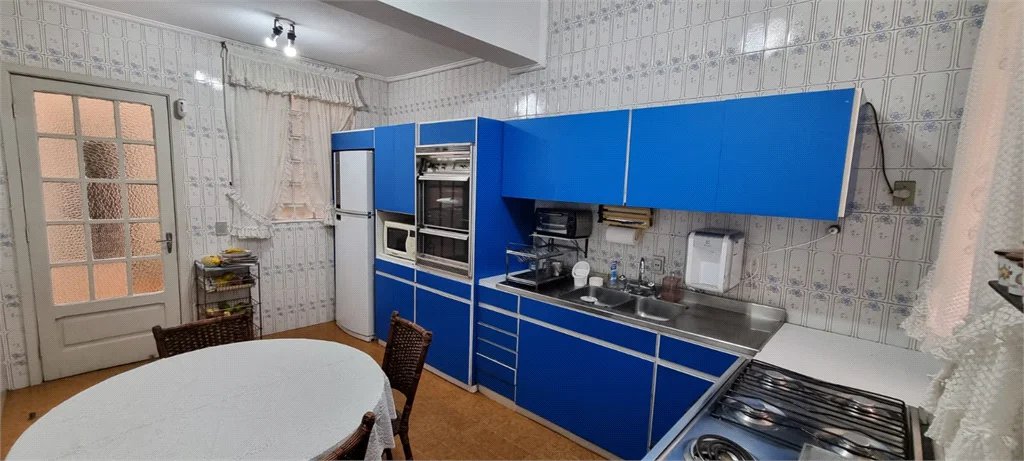 Sobrado à venda com 4 quartos, sendo 1 suíte, em Água Branca, São Paulo, SP