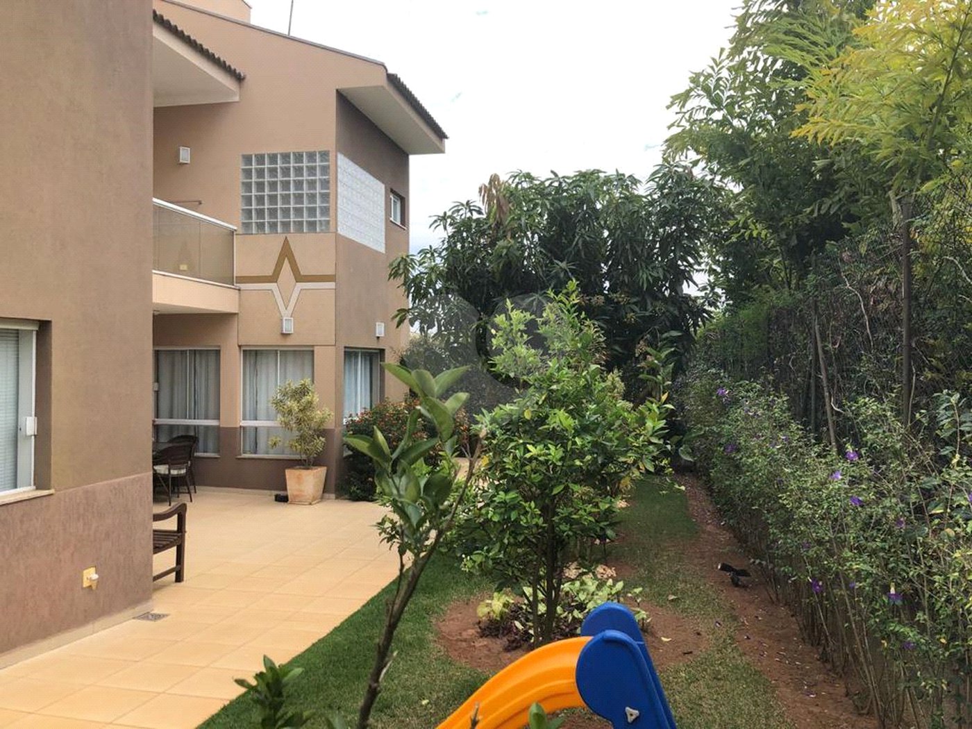 Casa à venda com 5 suítes no condomínio Terras de Mont Serrat, Salto - SP