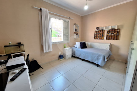 Casa à venda com 4 quartos, sendo 1 suíte, em Santa Cândida, Vinhedo, SP