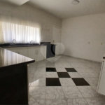 Casa à venda com 4 quartos, sendo 2 suítes, no condomínio Flamboyant, Atibaia - SP
