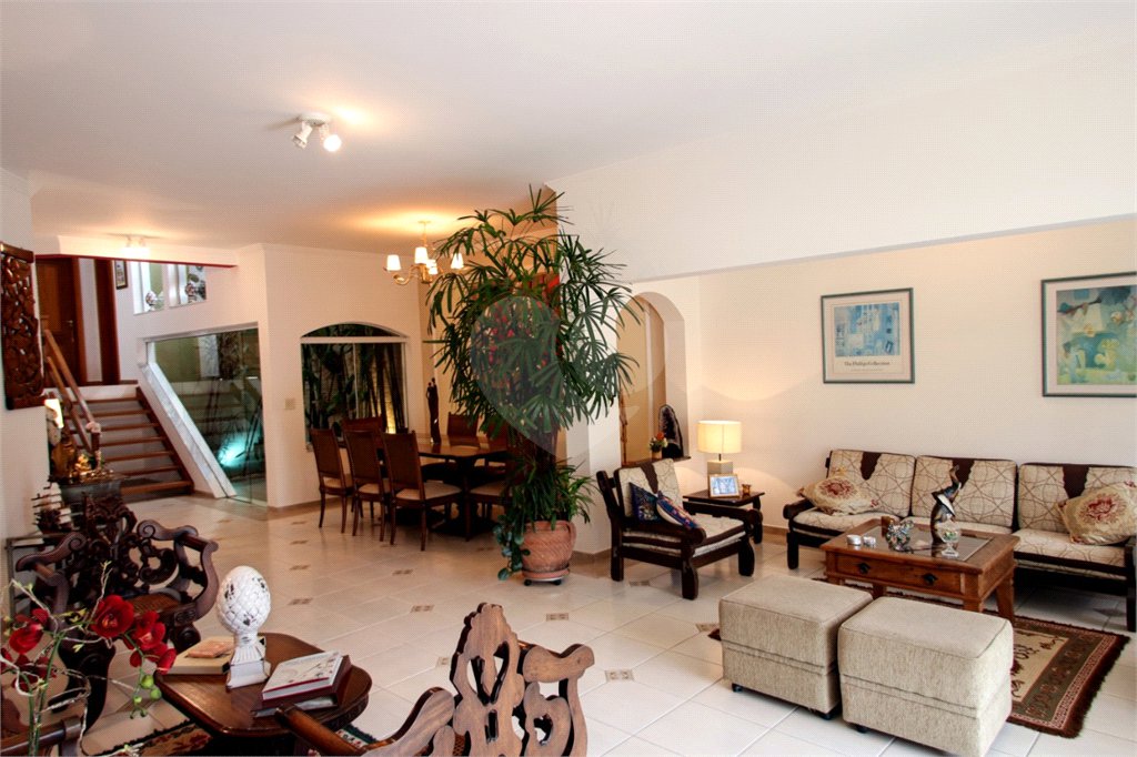 Casa à venda ou para alugar com 3 suítes em Vila Petrópolis, Atibaia, SP