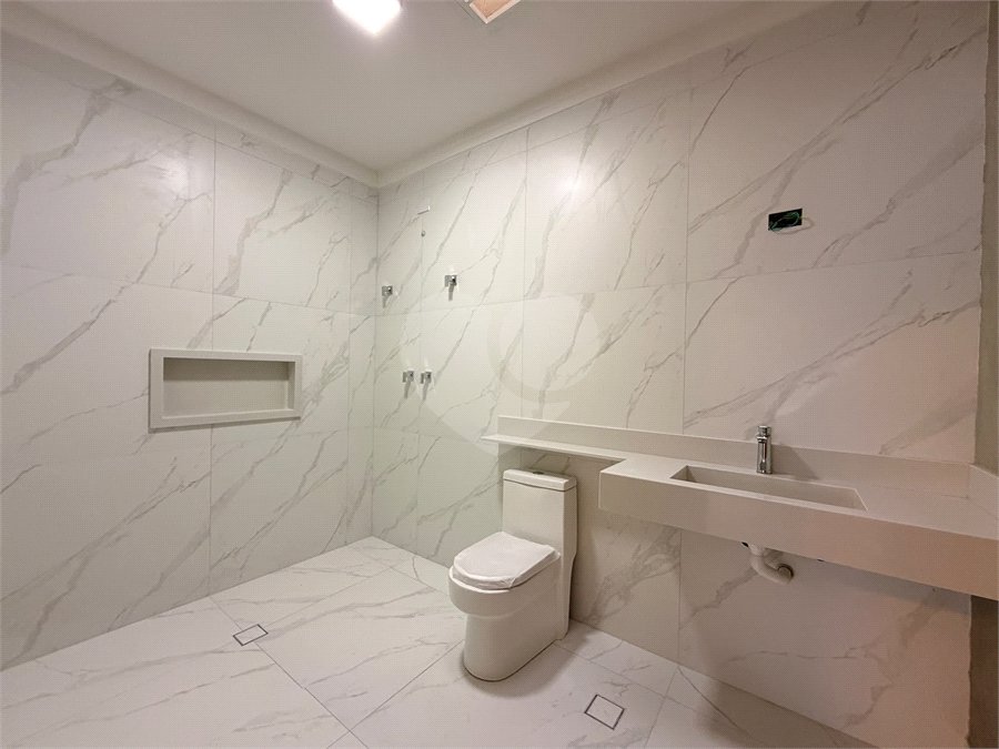 Casa à venda com 5 quartos, sendo 4 suítes, em Vila Rosália, Guarulhos, SP