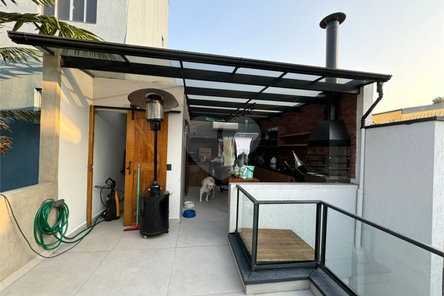 Casa à venda com 3 quartos, sendo 1 suíte, no condomínio Residencial Vegas, São Paulo - SP