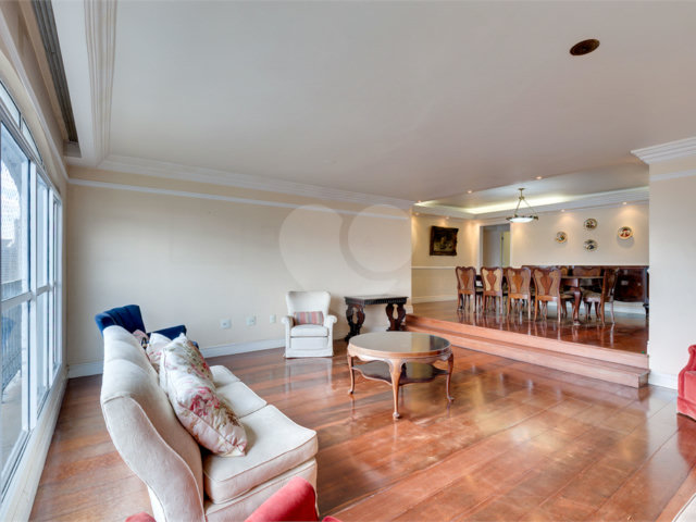 Apartamento à venda com 3 suítes em Real Parque, São Paulo, SP