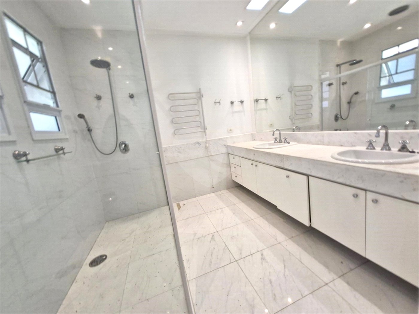 Casa à venda com 4 suítes no condomínio Chácara Flora, São Paulo - SP