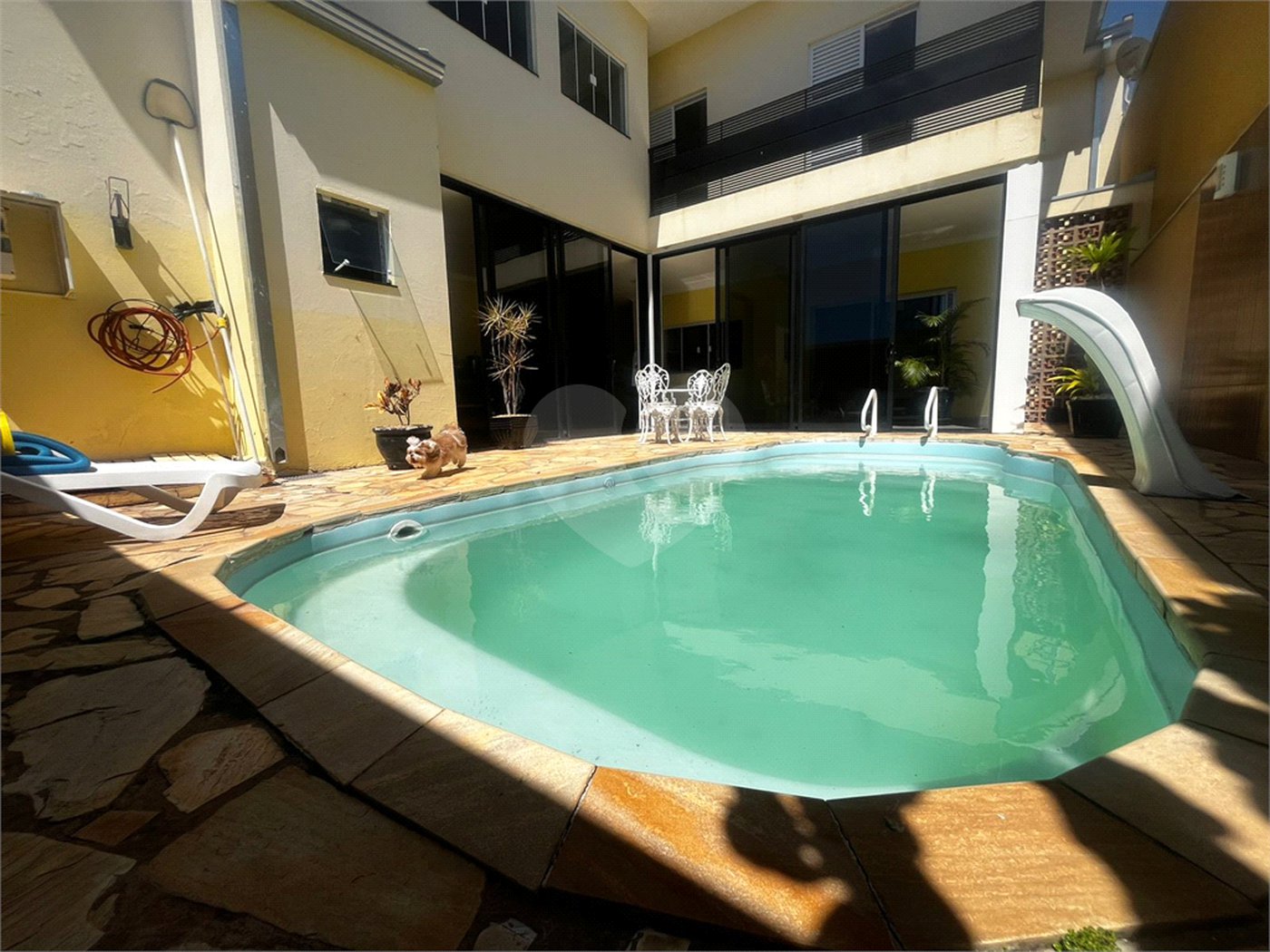 Casa à venda com 4 quartos, sendo 2 suítes, em Vila Nastri, Itapetininga, SP