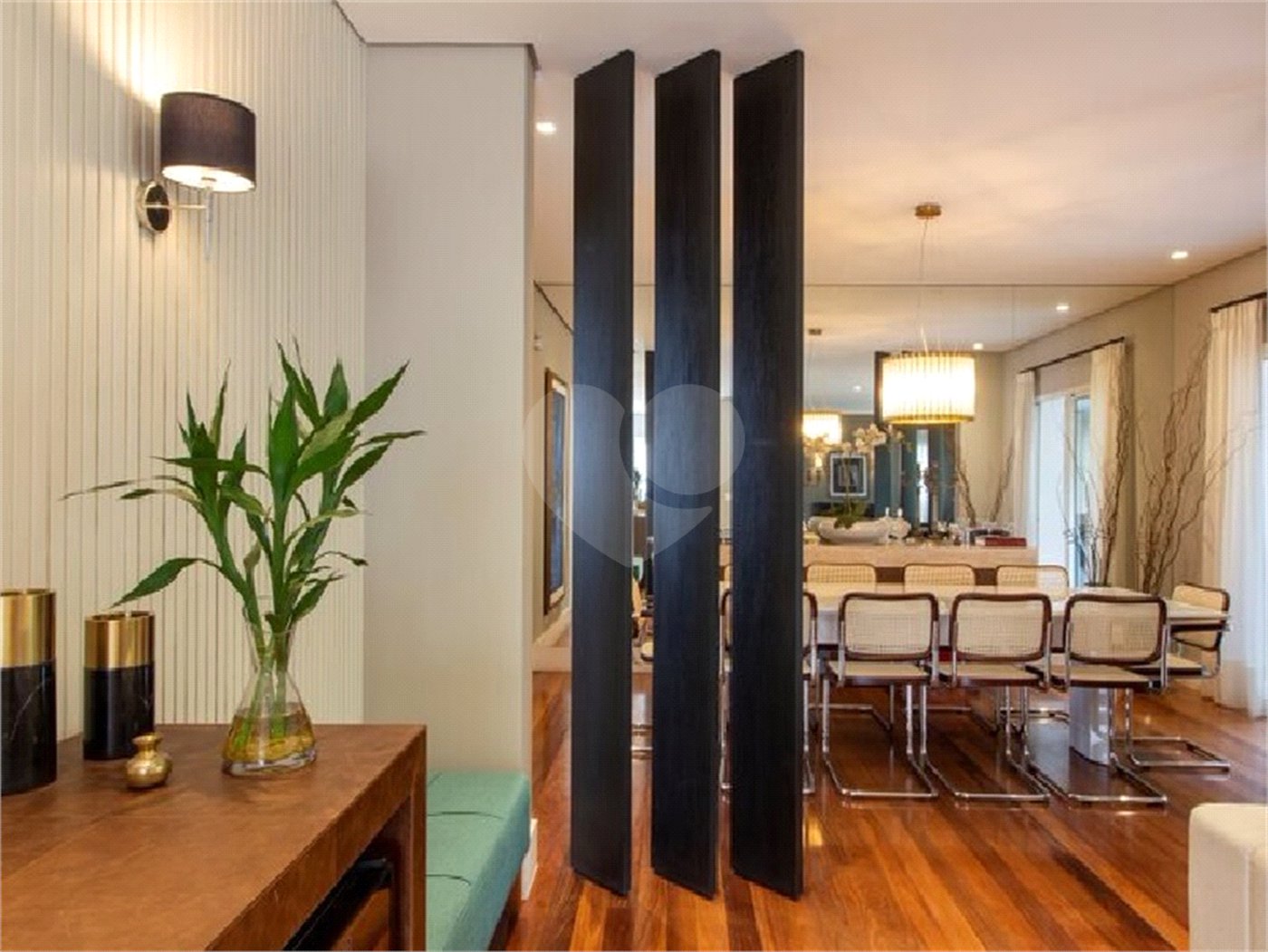 Casa à venda com 4 suítes no condomínio Outeiro, São Paulo - SP