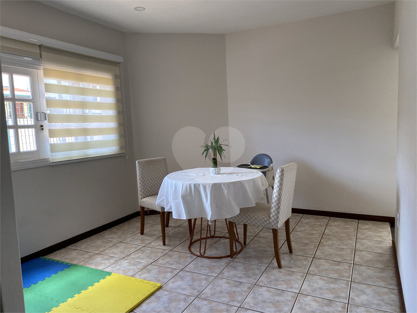 Casa à venda com 3 quartos, sendo 1 suíte, em Jardim das Palmeiras, Valinhos, SP