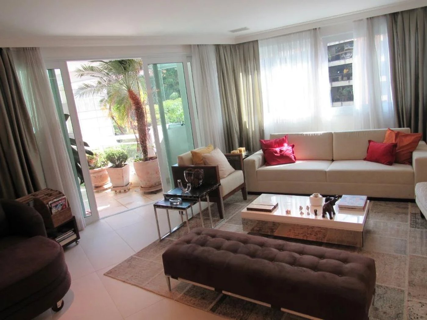 Apartamento à venda com 3 suítes em Real Parque, São Paulo, SP