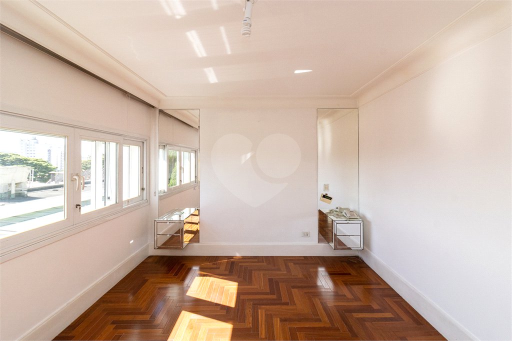 Sobrado à venda com 6 quartos, sendo 4 suítes,  em Alto da Lapa, São Paulo, SP