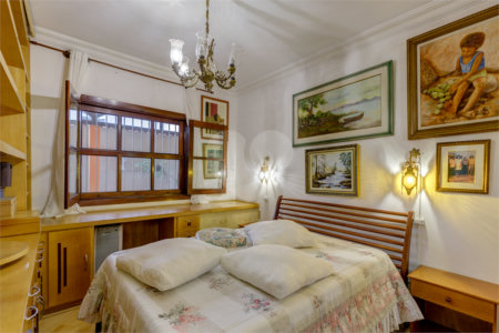 Casa Térrea à venda com 4 quartos, sendo 3 suítes, em Interlagos, São Paulo, SP