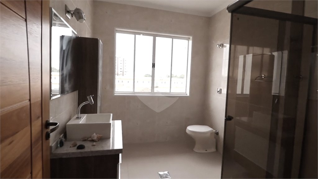 Sobrado à venda com 4 quartos em Vila Guilherme, São Paulo, SP