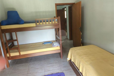 Casa à venda com 3 suítes no condomínio Granja Verediana, Ibiúna - SP