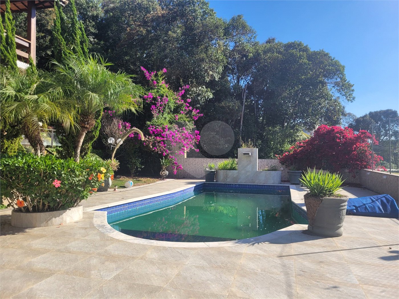 Casa para alugar com 5 quartos, sendo 2 suítes,  no condomínio Alpes de Caieiras, Caieiras - SP