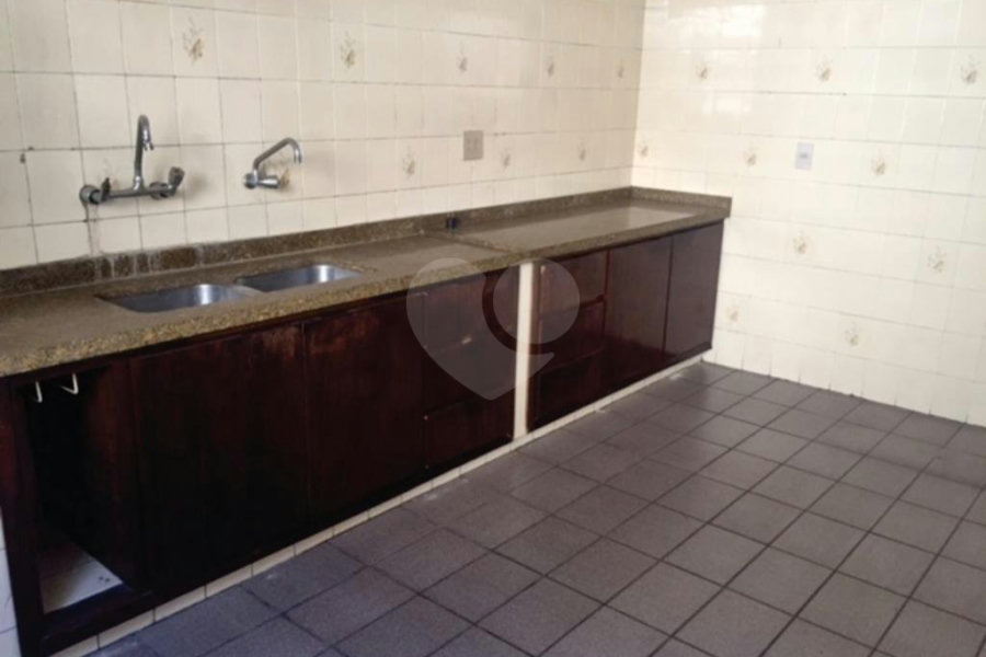 Sobrado à venda com 4 quartos, sendo 1 suíte, em Parque Edu Chaves, São Paulo, SP