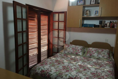 Casa à venda com 3 quartos, sendo 1 suíte, no condomínio Sobrado, São Paulo - SP