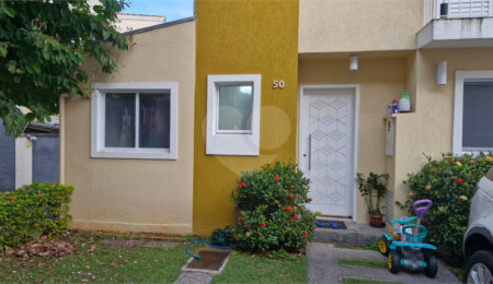 Casa à venda com 3 quartos, sendo 1 suíte,  no condomínio Moradas do Horto, São Paulo - SP