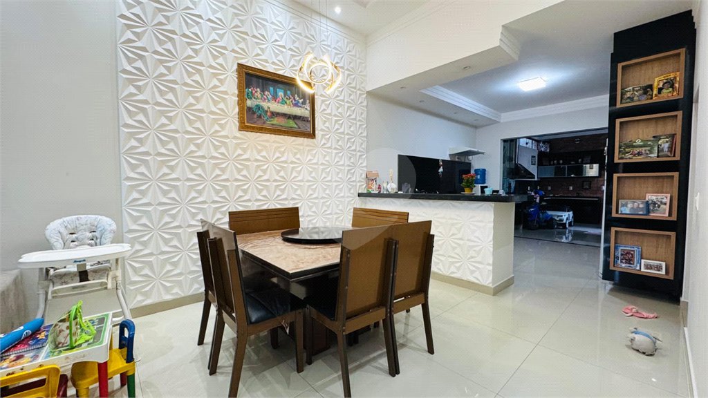 Casa à venda com 3 quartos, sendo 1 suíte, no condomínio Horto Florestal III, Sorocaba - SP