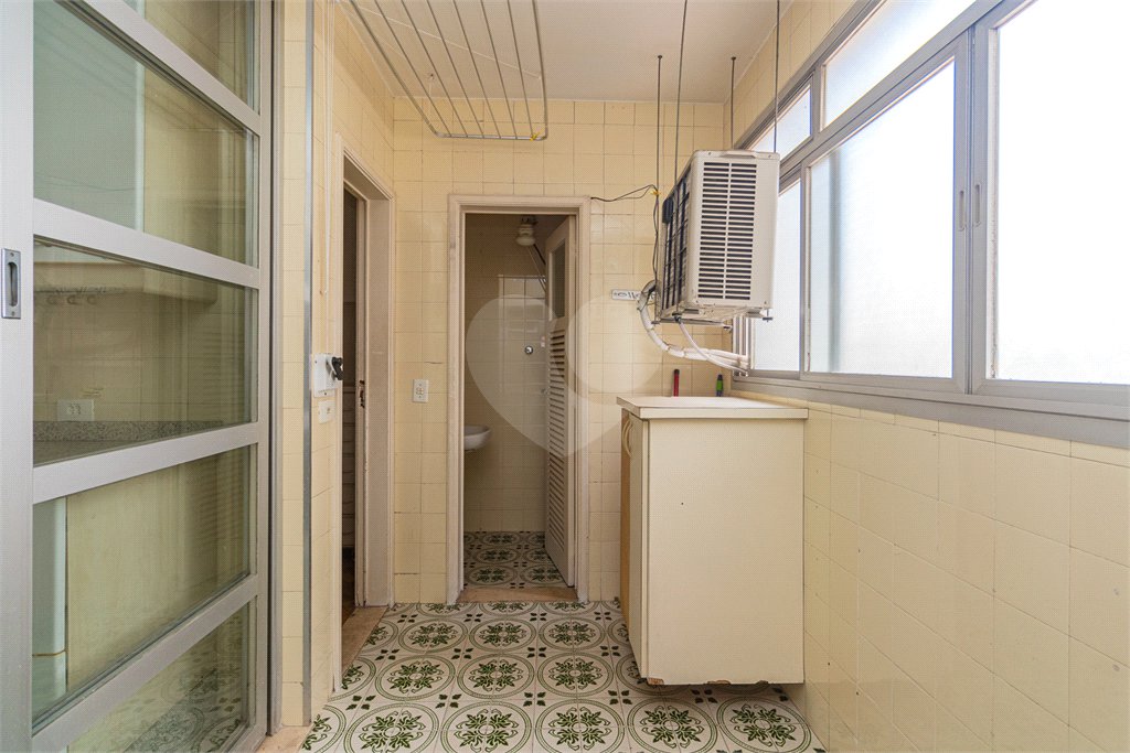 Apartamento à venda com 3 quartos, sendo 1 suíte, em Campo Belo, São Paulo, SP