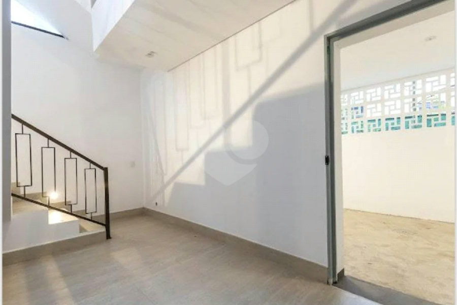 Casa à venda com 3 quartos, sendo 2 suítes, no condomínio Residencial Erika, São Paulo - SP