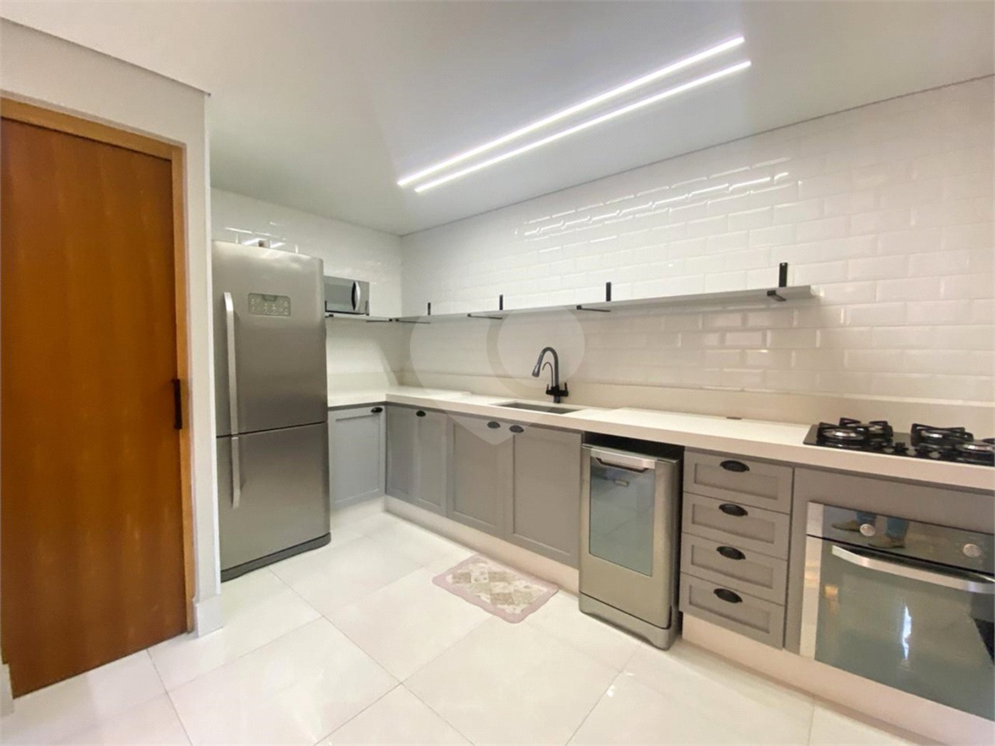 Sobrado à venda com 3 quartos, sendo 1 suíte, em Vila Nivi, São Paulo, SP