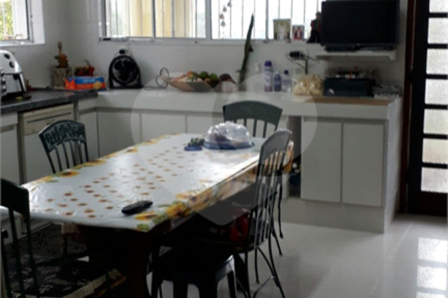 Casa à venda com 3 suítes no condomínio Gleba II, Mairiporã - SP