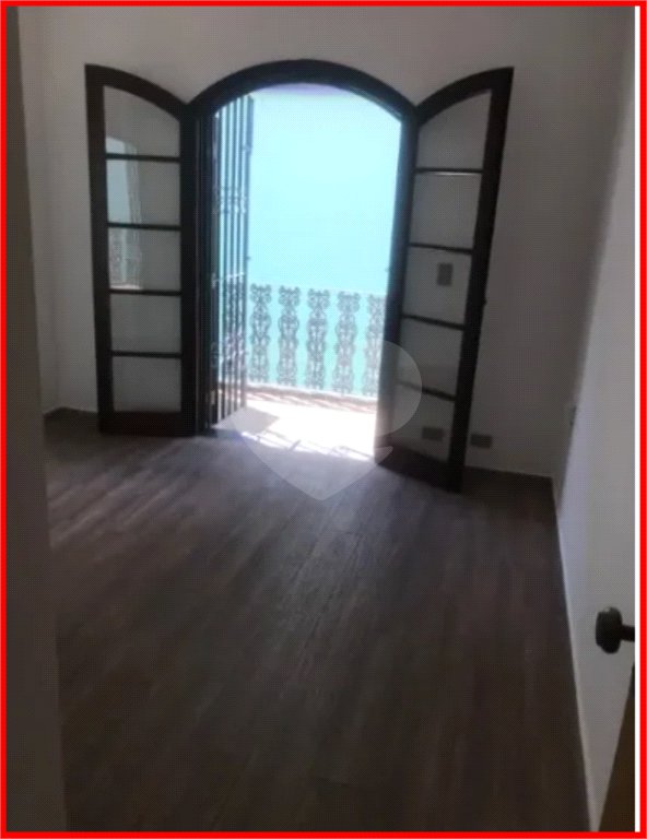 Sobrado à venda com 3 quartos, sendo 1 suíte, em Ferreira, São Paulo, SP