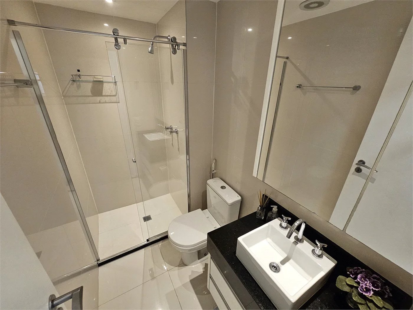 Apartamento para alugar com 2 quartos, sendo 1 suíte, em Jardim das Acácias, São Paulo, SP
