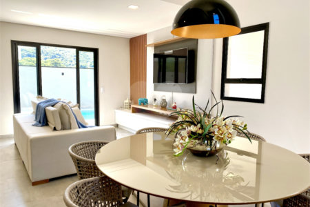 Casa à venda com 3 quartos, sendo 2 suítes, no condomínio Residencial Marchant Buarque, Atibaia - SP