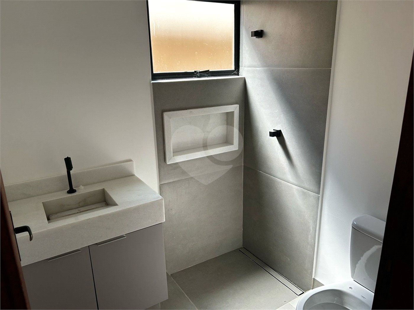 Casa à venda com 2 quartos, sendo 1 suíte,  no condomínio Residencial Marina, Itapetininga - SP