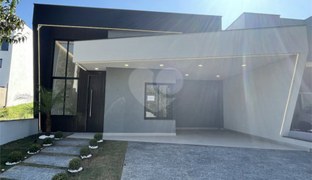 Casa à venda com 3 quartos, sendo 1 suíte,  no condomínio Terras de São Francisco, Sorocaba - SP
