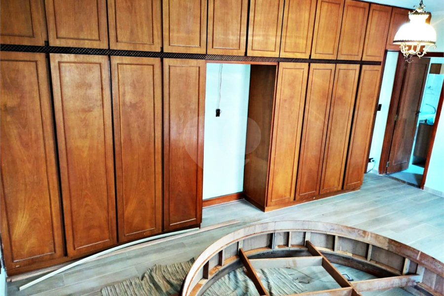 Sobrado à venda com 5 quartos, sendo 2 suítes, em Vila Nova Cachoeirinha, São Paulo, SP