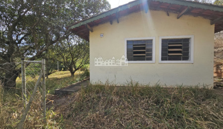 Chácara à venda com 2 quartos em Estância Santa Maria do Laranjal, Atibaia, SP