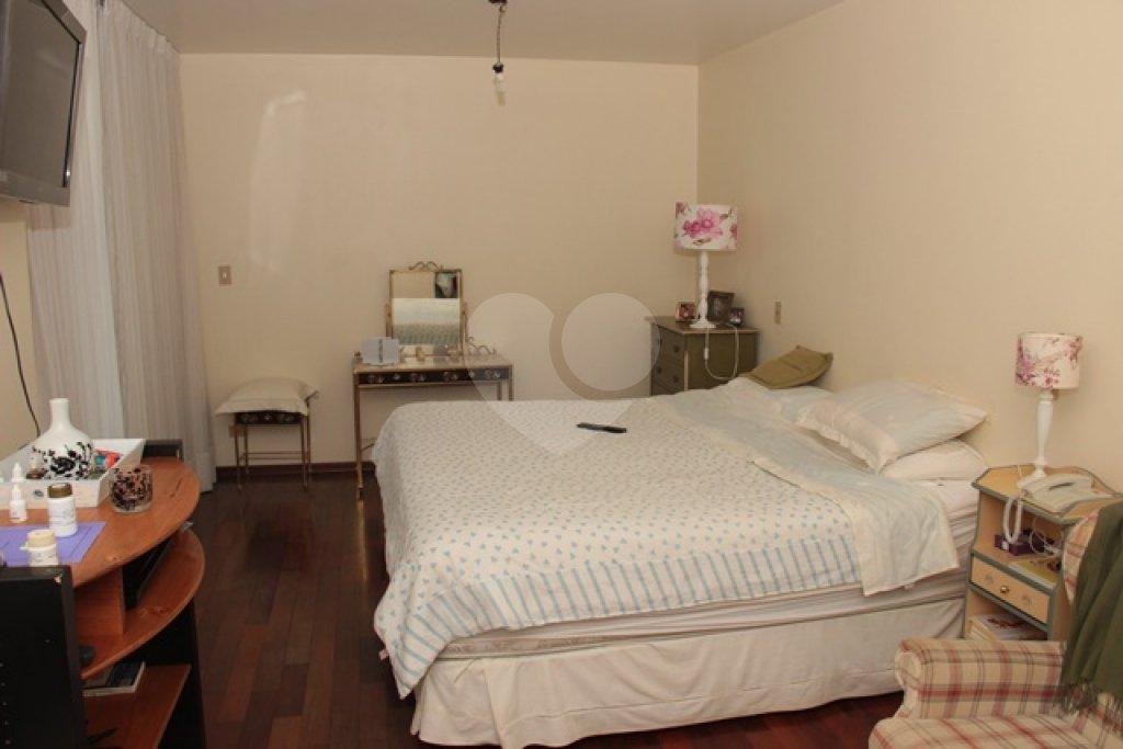 Sobrado à venda com 7 quartos, sendo 5 suítes, no Centro, Mairiporã, SP