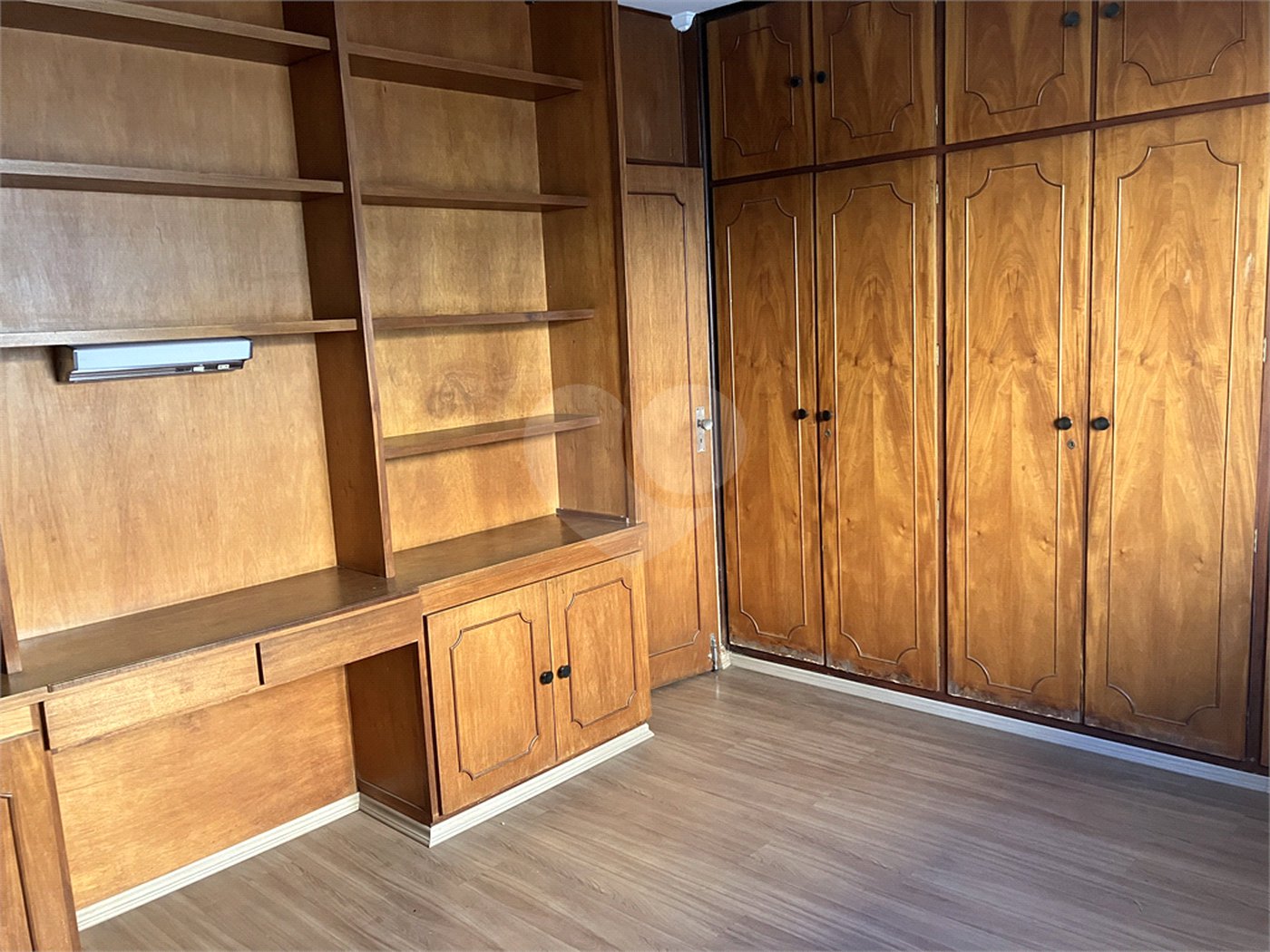 Casa Térrea à venda com 4 quartos, sendo 2 suítes, em Jardim Santa Rosália, Sorocaba, SP