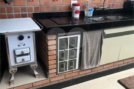 Sobrado à venda com 4 quartos, sendo 1 suíte,  em Jardim Leonor Mendes de Barros, São Paulo, SP