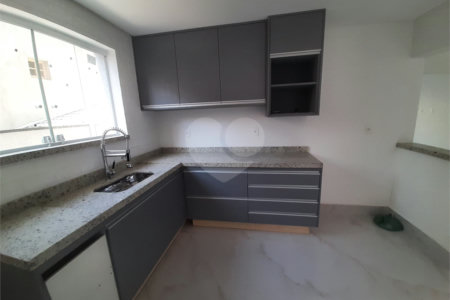 Sobrado à venda com 4 quartos, sendo 3 suítes, em Vila Paulicéia, São Paulo, SP