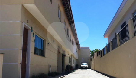 Casa à venda com 3 quartos, sendo 1 suíte, no condomínio Coelho III, São Paulo - SP