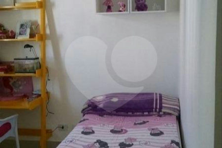 Apartamento à venda com 3 quartos, sendo 1 suíte,  em Jardim Ester Yolanda, São Paulo, SP