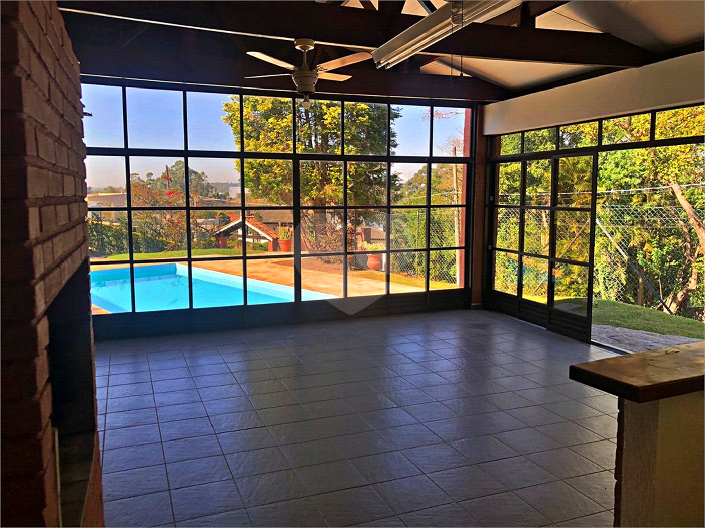 Casa à venda com 4 quartos, sendo 2 suítes, no condomínio Estância Marambaia, Vinhedo - SP