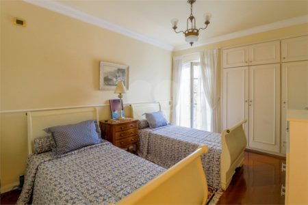 Casa à venda com 4 quartos, sendo 3 suítes, em Vila Sônia, São Paulo, SP