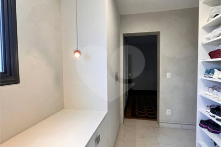 Sobrado à venda com 5 quartos, sendo 2 suítes, em Vila Inah, São Paulo, SP