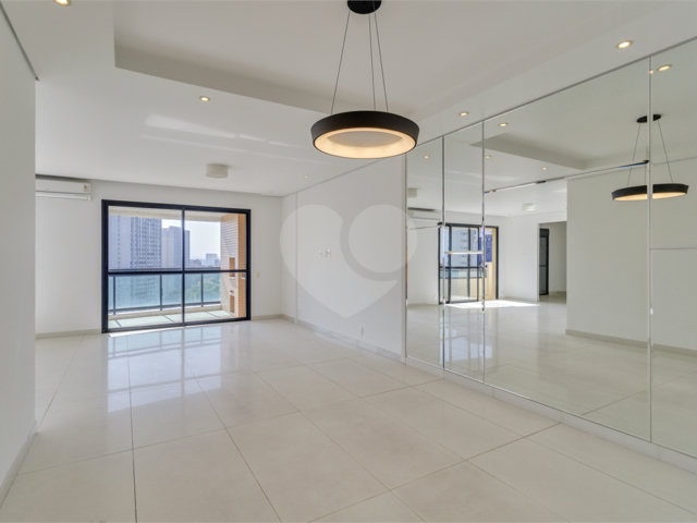 Apartamento à venda com 3 quartos, sendo 1 suíte,  em Morumbi, São Paulo, SP