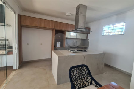 Sobrado à venda com 3 suítes em Vila Nastri, Itapetininga, SP