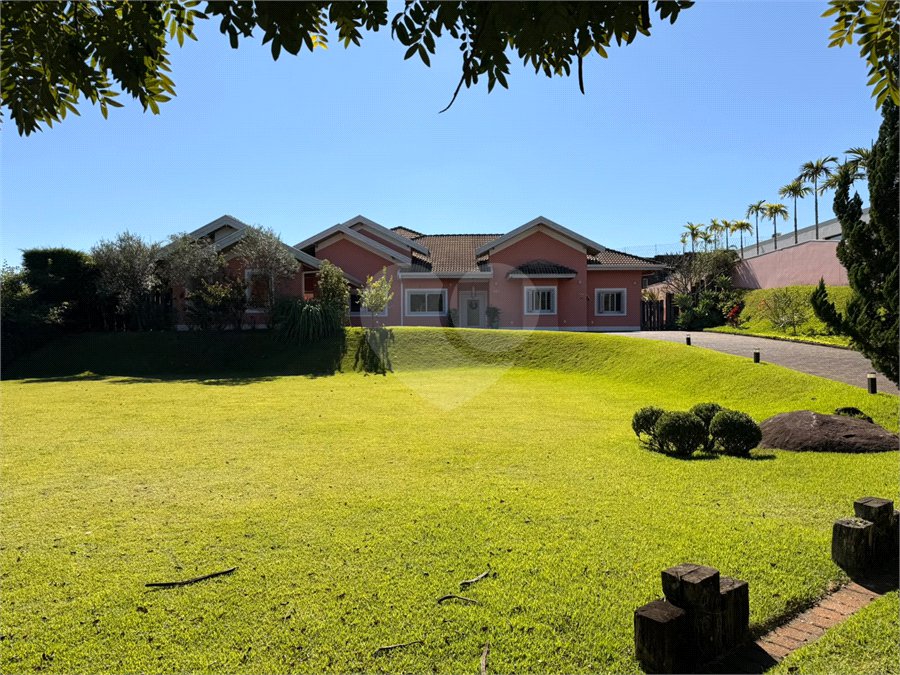 Casa à venda com 4 quartos, sendo 2 suítes, no condomínio Residencial Jardim Primavera, Louveira - SP