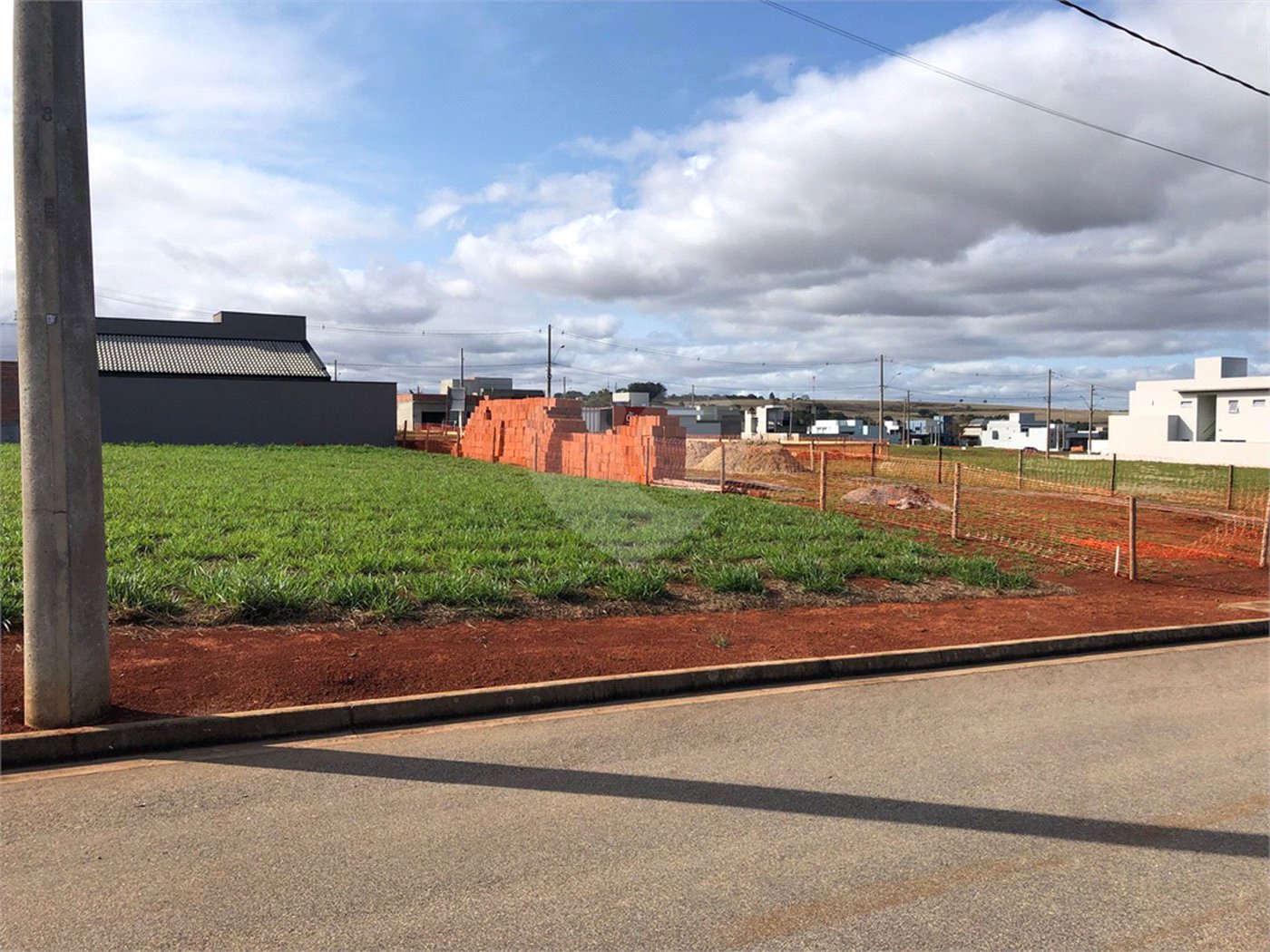 Terreno à venda no condomínio Residencial Golden Ville, Itapetininga - SP