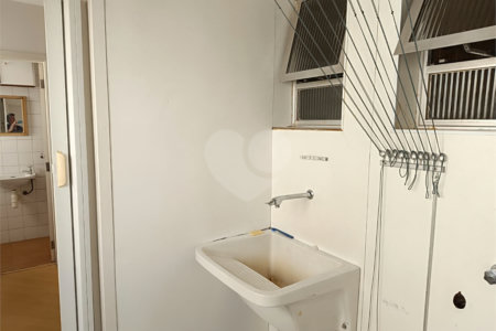 Apartamento à venda com 3 quartos, sendo 1 suíte, em Moema, São Paulo, SP