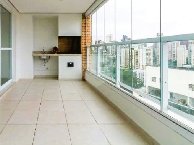 Apartamento à venda com 3 quartos, sendo 1 suíte,  em Morumbi, São Paulo, SP