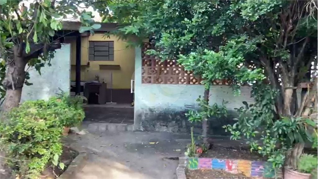 Casa à venda com 3 quartos, sendo 1 suíte,  no Centro, Salto, SP