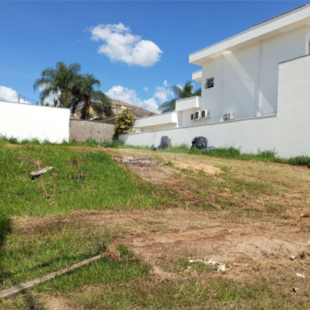 Terreno para venda no condomínio de alto padrão DAMHA II